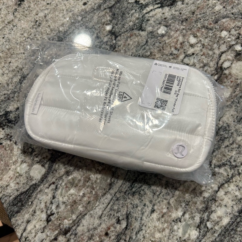 Lululemon everywhere belt bag